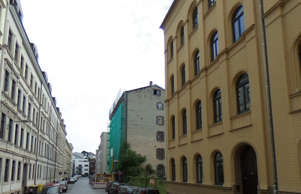 kern & toth, denkmalgeschützte Nachbargebäude, Mendelssohnstraße, Brandwand, Fenster in Brandwand